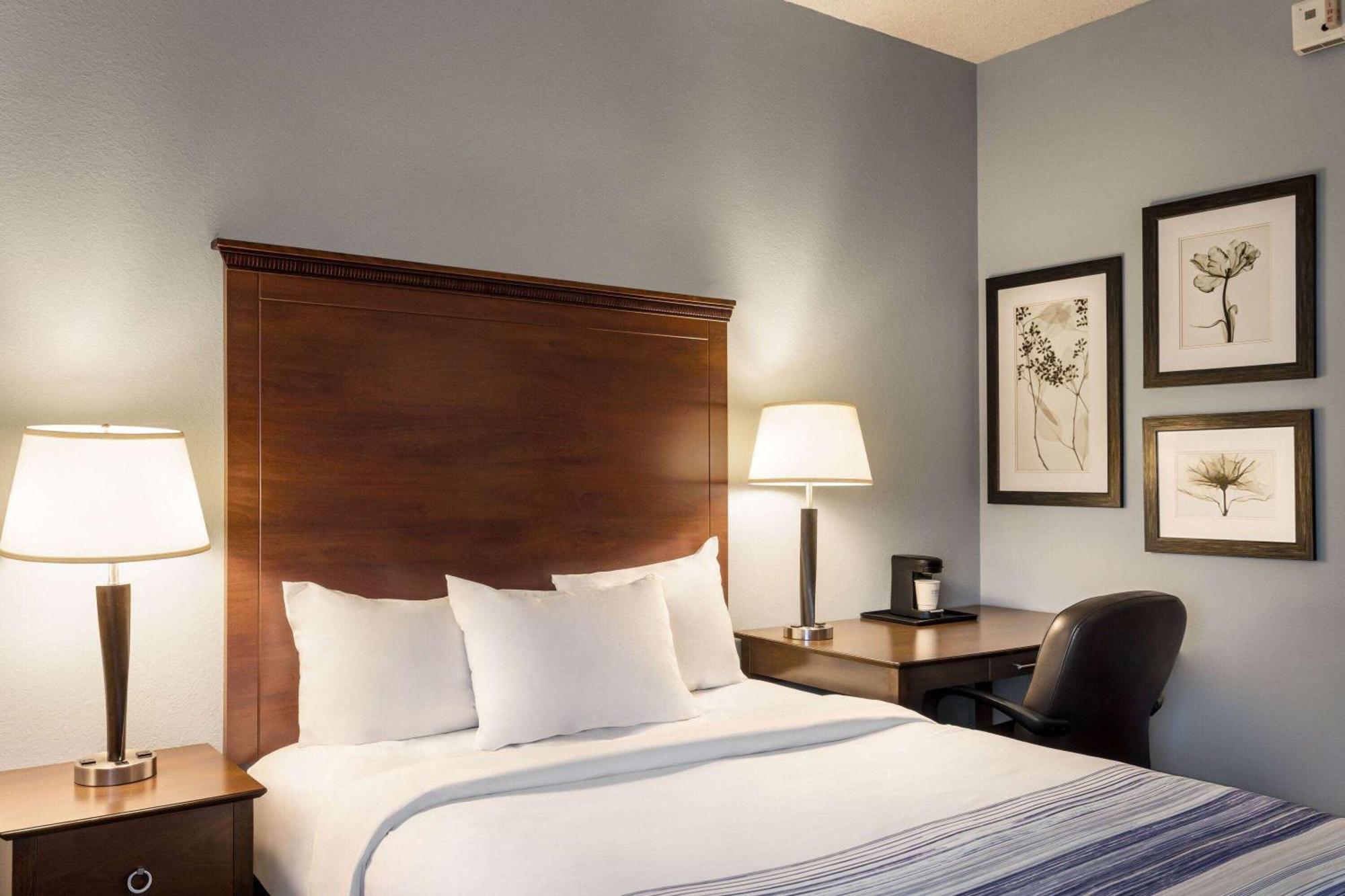 Americinn By Wyndham West Hotel 3*